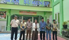Anggota Komisi VIII DPR RI Fraksi PDI Perjuangan Dapil Jawa Timur XI (Madura), Hj. Ansari, S.Pd.I., saat bersilaturahmi dengan Kepala MAN Sumenep dan jajaran dewan guru, sekaligus menyerap aspirasi untuk penguatan dunia pendidikan Madura.