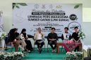 DARI KIRI KE KANAN: Pimpinan Umum LPM Spirit Mahasiswa UTM Anisa, Mantan Sekjen PPMI DK Madura 2025 Fira, Pimpinan Umum LPM SURGA STAIFA Pamekasan Siska Amelia, Ketua AJP M. Khairul Umam (memegang mik), Sekjen PPMI DK Madura Naufal Firdaus, serta perwakilan dari Universitas PGRI Sumenep dan PU LPM Activita UIN Madura saat sesi pemaparan materi di STAIFA Pamekasan. (Ist)